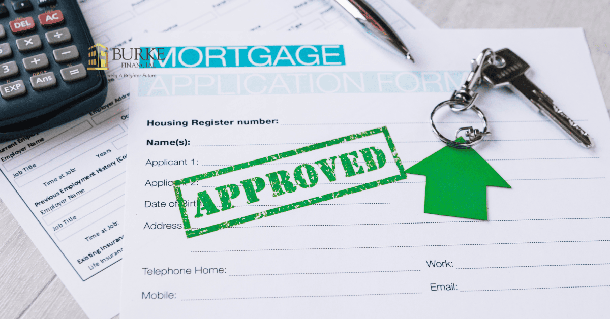 Mortgage broker in Barrie meeting with a client to discuss low credit mortgage options